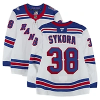 Maillot blanc n° 38 porté par Adam Sýkora des Rangers de New York lors de la saison 2025-2026 de la LNH (série 3).
