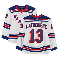 Maillot blanc autographié par Alexis Lafrenière, porté en match par les Rangers de New York (numéro 13), série 3, saison 2024-2025 de la LNH.