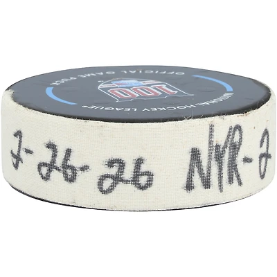 Rondelle de but utilisée par Alexis Lafrenière, Rangers de New York, le 26 février 2026 contre les Flyers de Philadelphie.