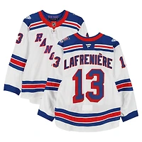 Maillot blanc n° 13 porté par Alexis Lafrenière (Rangers de New York) lors du match contre les Sabres de Buffalo le 9 octobre 2024