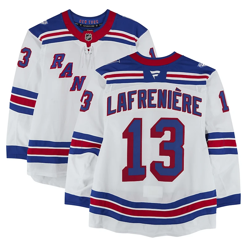 Maillot blanc n° 13 porté par Alexis Lafrenière (Rangers de New York) lors de la saison 2025-2026 de la LNH (série 3).