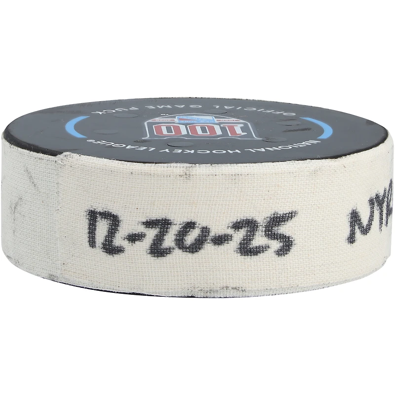 Rondelle de but utilisée par Artemi Panarin des Rangers de New York contre les Flyers de Philadelphie le 20 décembre 2025 - Deuxième des deux buts marqués