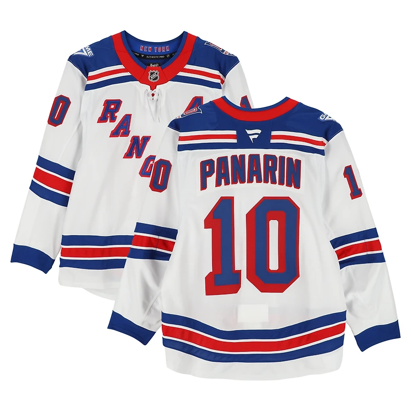 Maillot blanc n° 10 porté par Artemi Panarin des Rangers de New York lors du match contre les Sabres de Buffalo le 9 octobre 2024
