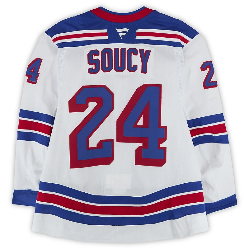 Maillot blanc n° 24 porté par Carson Soucy des Rangers de New York lors de la saison 2025-2026 de la LNH.