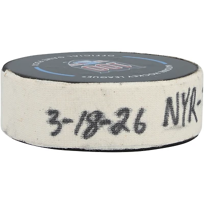 Rondelle de but utilisée par Conor Sheary, des Rangers de New York, lors du match du 18 mars 2026 contre les Devils du New Jersey.