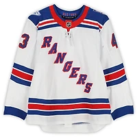 Maillot blanc n° 43 porté par Conor Sheary des Rangers de New York lors de la saison 2025-2026 de la LNH.