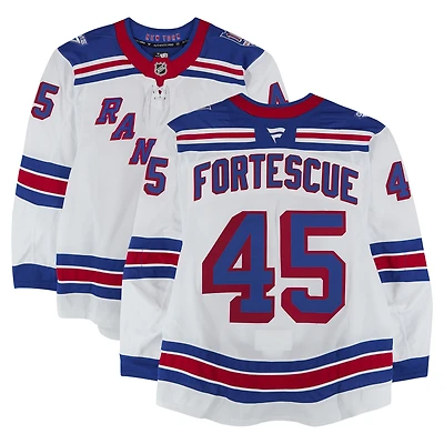 Maillot blanc n° 45 porté par Drew Fortescue des Rangers de New York lors du match contre les Panthers de la Floride le 13 avril 2026