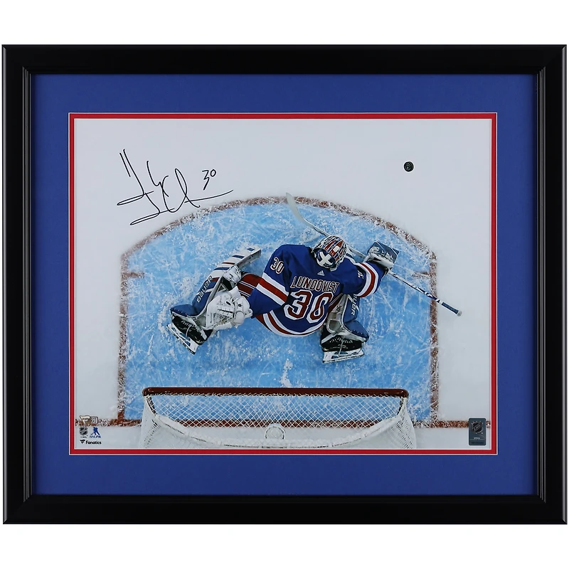 Henrik Lundqvist, Rangers de New York, bloqueur autographié 16" x 20" Enregistrer la photo
