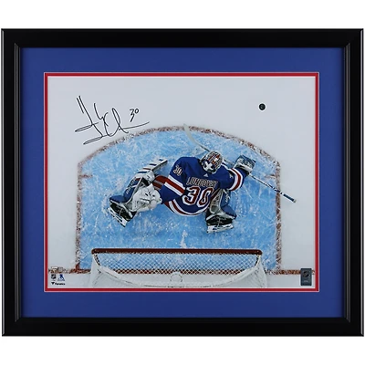 Henrik Lundqvist, Rangers de New York, bloqueur autographié 16" x 20" Enregistrer la photo