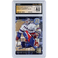 Carte de recrue autographiée de Henrik Lundqvist (New York Rangers), série Upper Deck Power Play Rookies 2005-06, numéro 148, authentifiée par Fanatics Witnessed (CGC).