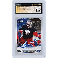 Carte de recrue autographiée de Henrik Lundqvist (New York Rangers), saison 2005-2006, Upper Deck Victory Rookies, n° 288, authentifiée par CGC Fanatics Witnessed (note 9,5/10).