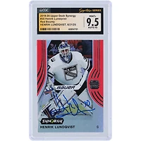 Carte autographiée par Henrik Lundqvist (New York Rangers) 2019-20 Upper Deck Synergy Red n° 35, authentifiée par Fanatics Witnessed (CGC, état 9,5/10).