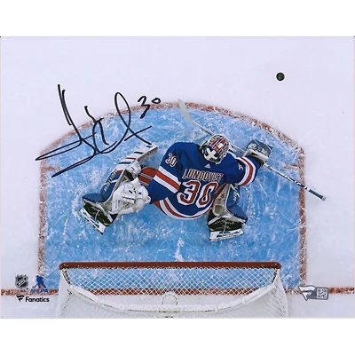 Henrik Lundqvist, Rangers de New York, bloqueur autographié 8" x 10" Enregistrer la photo