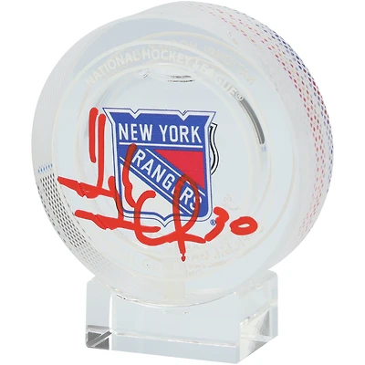 Rondelle de cristal autographiée par Henrik Lundqvist des Rangers de New York - Remplie de glace lors d'un match des Rangers pendant la saison 2023-2024