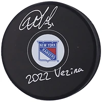 Rondelle de hockey autographiée par Igor Shesterkin des Rangers de New York, gagnant du trophée Vézina 2022, avec l'inscription « 2022 Vézina »