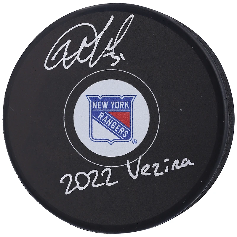 Rondelle de hockey autographiée par Igor Shesterkin des Rangers de New York, gagnant du trophée Vézina 2022, avec l'inscription « 2022 Vézina »