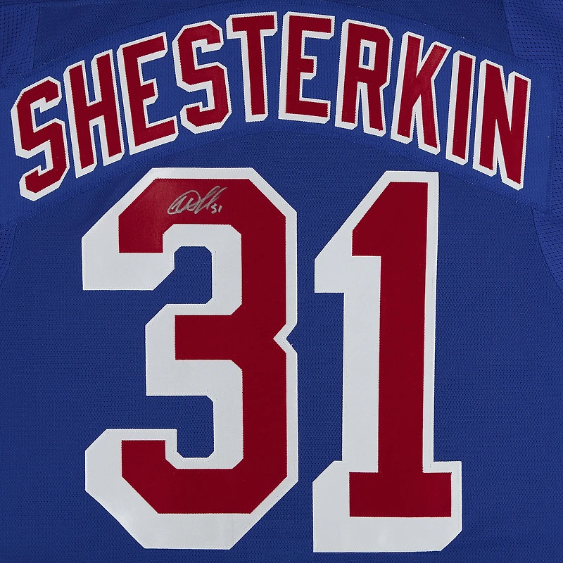 Maillot professionnel bleu autographié par Igor Shesterkin des Rangers de New York (Fanatics Authentic)