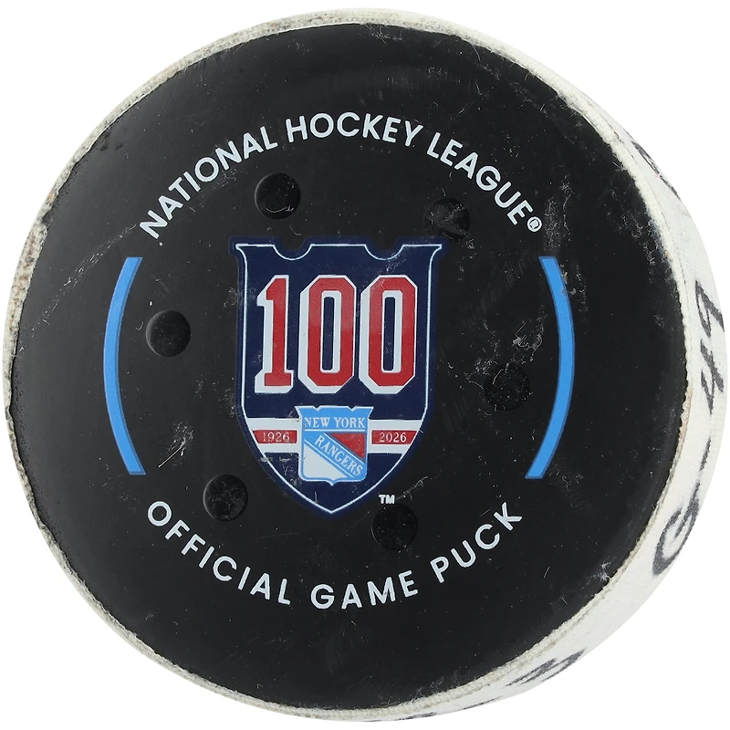 Rondelle de but utilisée par Jaroslav Chmelař des Rangers de New York lors du match du 31 mars 2026 contre les Devils du New Jersey