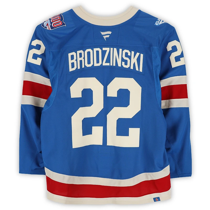 Maillot bleu du centenaire n° 22 porté par Jonny Brodzinski des Rangers de New York contre les Maple Leafs de Toronto le 5 mars 2026