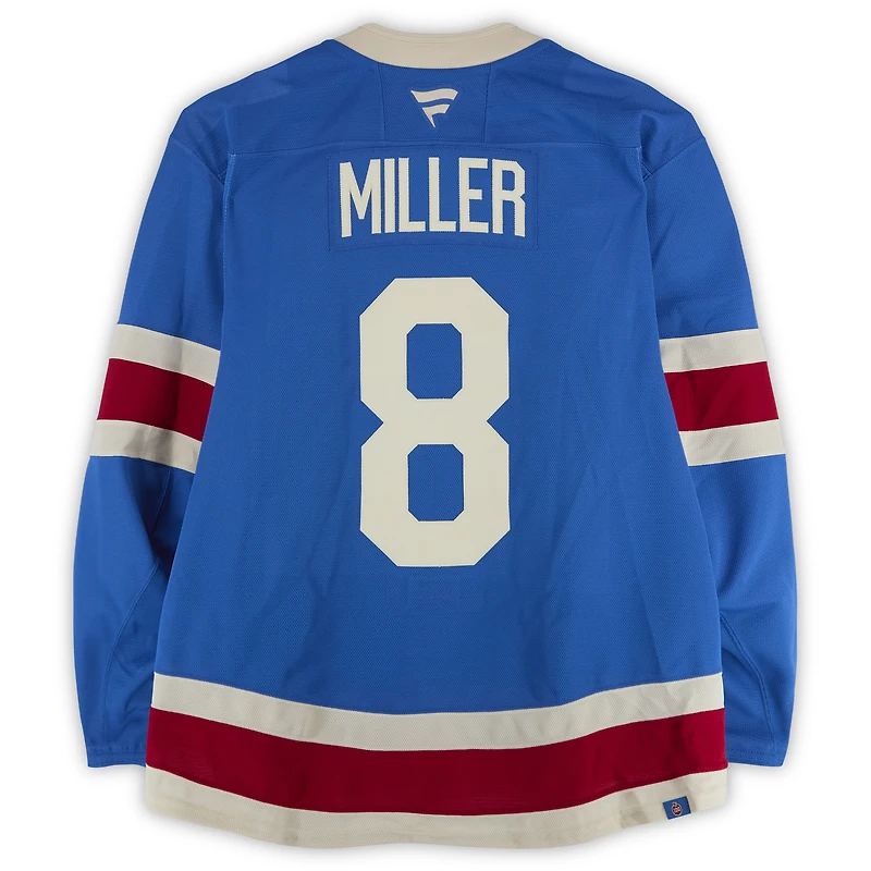 Maillot bleu du centenaire n° 8 des Rangers de New York porté par J.T. Miller lors du match contre les Bruins de Boston le 26 janvier 2026.