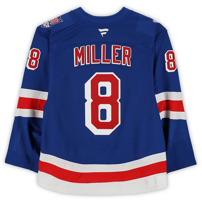 Maillot bleu n° 8 porté par J.T. Miller des Rangers de New York lors de la saison 2025-2026 de la LNH (série 2).