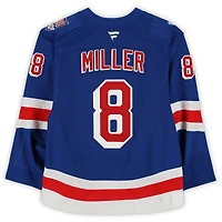 Maillot bleu n° 8 porté par J.T. Miller des Rangers de New York lors de la saison 2025-2026 de la LNH (série 2).