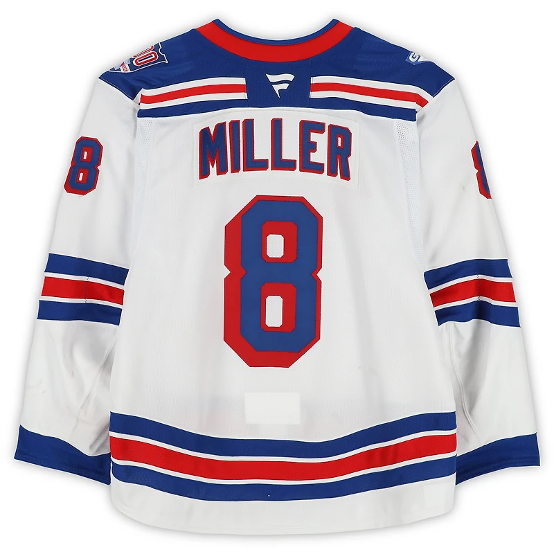 Maillot blanc n° 8 porté par J.T. Miller des Rangers de New York lors de la saison 2025-2026 de la LNH (série 2).
