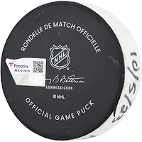 Rondelle de but utilisée par Kaapo Kakko des Rangers de New York contre les Bruins de Boston le 5 octobre 2023