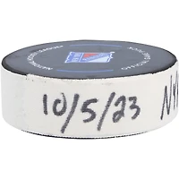 Rondelle de but utilisée par Kaapo Kakko des Rangers de New York contre les Bruins de Boston le 5 octobre 2023