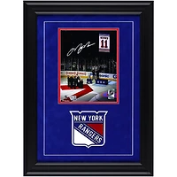 Photo encadrée de luxe autographiée par Mark Messier, joueur des Rangers de New York, lors de la levée de la bannière (8 x 10 pouces).