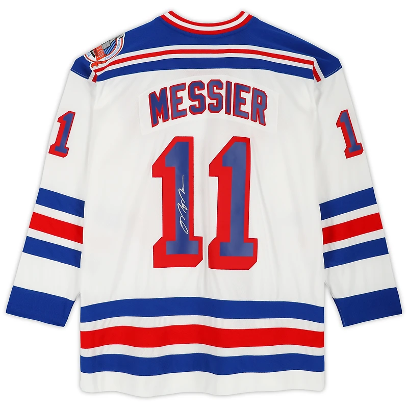 Maillot réplique autographié Mitchell & Ness blanc des Rangers de New York par Mark Messier