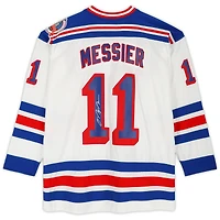 Maillot réplique autographié Mitchell & Ness blanc des Rangers de New York par Mark Messier