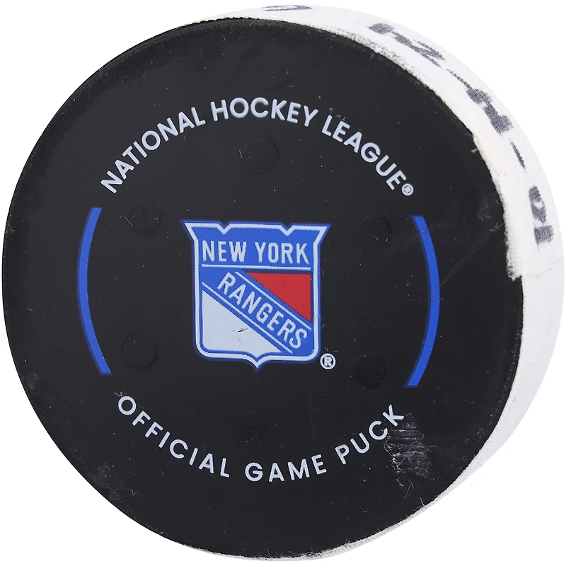Rondelle de but utilisée par Mika Zibanejad des Rangers de New York contre les Red Wings de Détroit le 14 octobre 2024