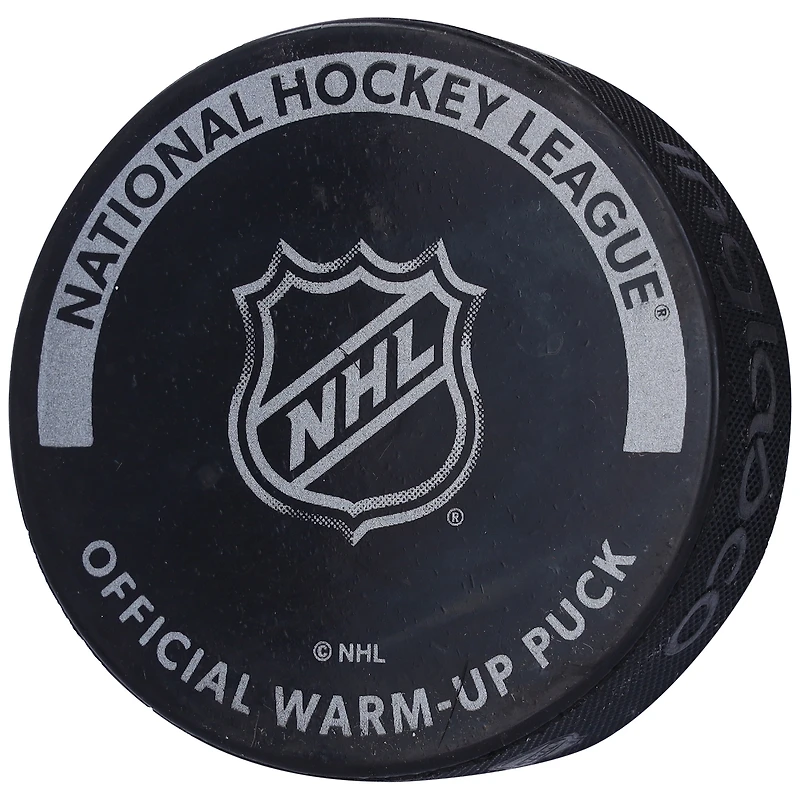 Rondelle utilisée à l'entraînement par les Rangers de New York lors de l'échauffement contre les Maple Leafs de Toronto le 13 avril 2023