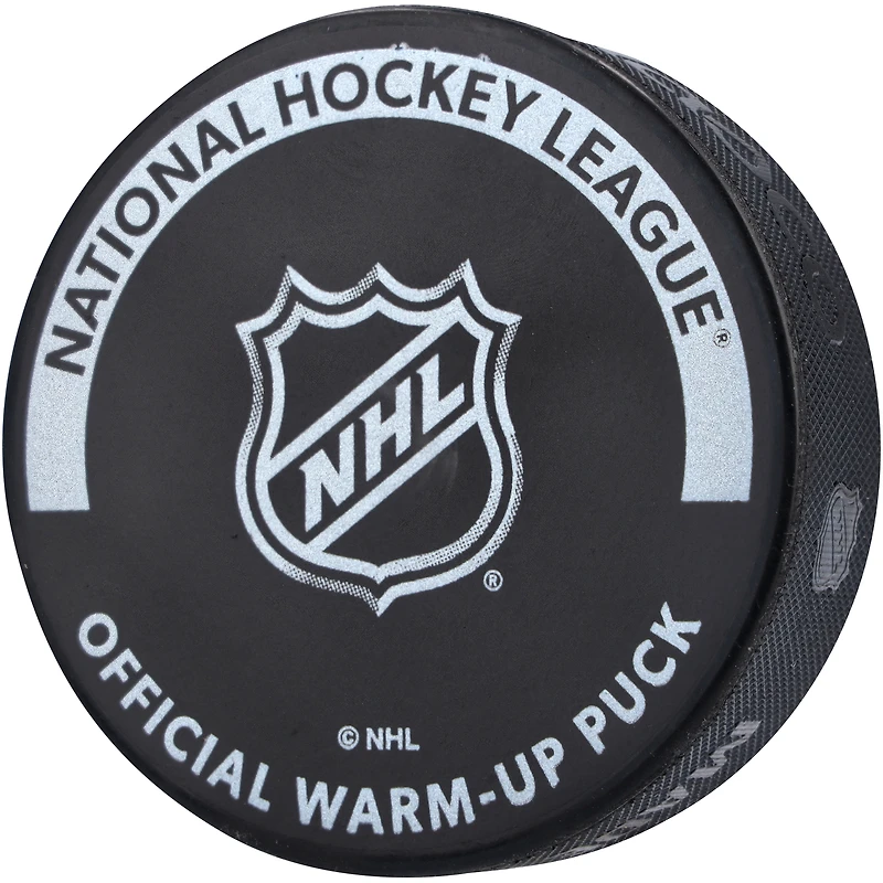 Rondelle utilisée à l'entraînement par les Rangers de New York lors de l'échauffement contre les Maple Leafs de Toronto le 15 décembre 2022