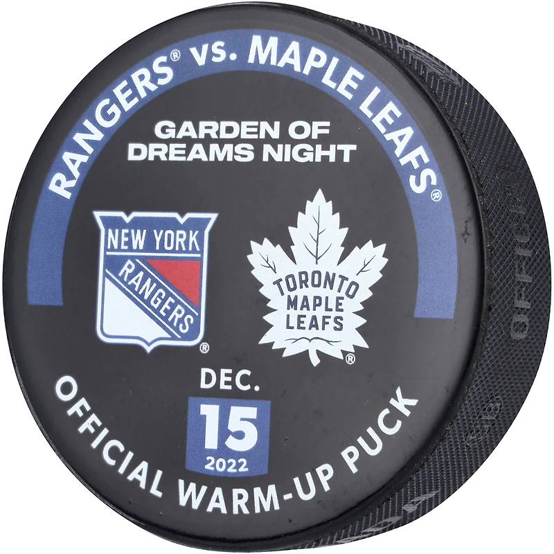 Rondelle utilisée à l'entraînement par les Rangers de New York lors de l'échauffement contre les Maple Leafs de Toronto le 15 décembre 2022
