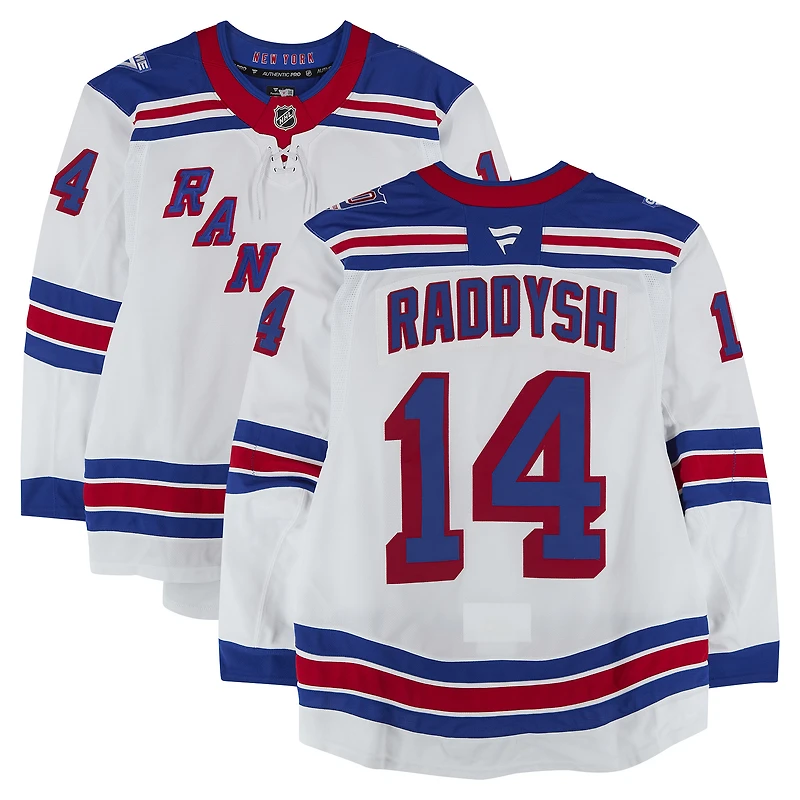 Maillot blanc n° 14 porté par Taylor Raddysh des Rangers de New York lors de la saison 2025-2026 de la LNH (série 3).