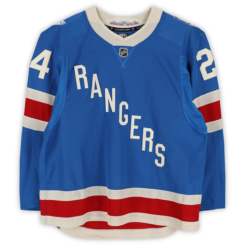 Maillot bleu du centenaire n° 24 des Rangers de New York porté par Tye Kartye lors du match contre les Maple Leafs de Toronto le 5 mars 2026