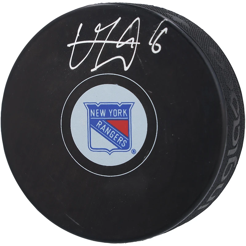 Rondelle de hockey autographiée par Vincent Trocheck des Rangers de New York