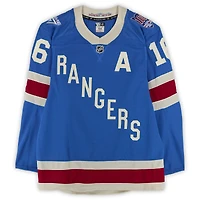 Maillot alternatif bleu n° 16 porté par Vincent Trocheck, des Rangers de New York, contre les Sabres de Buffalo le 8 avril 2026.