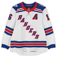 Maillot blanc n° 16 porté par Vincent Trocheck, des Rangers de New York, lors de la saison 2025-2026 de la LNH.