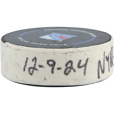 Rondelle de but utilisée par Will Cuylle pour le match des Rangers de New York contre les Blackhawks de Chicago le 9 décembre 2024