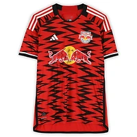 Maillot rouge adidas officiel des New York Red Bulls, saison 2024 de la MLS, avec au moins 10 signatures - Signature recto