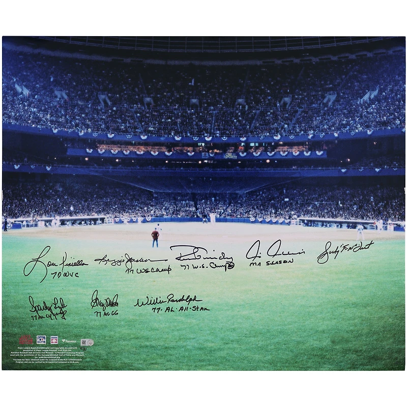 Photographie autographiée de 20" x 24" du champion des World Series 1977 des Yankees de New York avec 8 signatures et plusieurs inscriptions