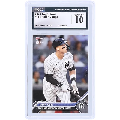 Carte Topps Now 2023 d'Aaron Judge, Yankees de New York : 1er match à 3 circuits en carrière et 34e de l'histoire des Yankees (n° 754), authentifiée par CGC.