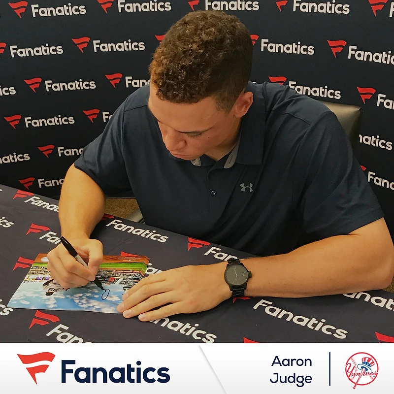Photo dédicacée d'Aaron Judge, joueur des Yankees de New York (8 x 10 pouces), sortant de l'abri des joueurs.