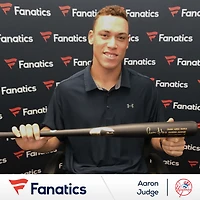 Batte de baseball Chandler Game Model autographiée par Aaron Judge des Yankees de New York