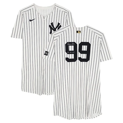Maillot blanc à rayures Nike porté par Aaron Judge (New York Yankees) lors du match n° 99 contre les Red Sox de Boston le 2 octobre 2025, avec l'inscription « GU 10-2-25 » - Wild Card de la Ligue américaine