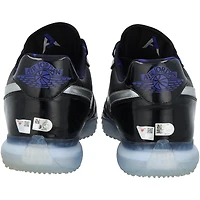 Chaussures Jordan noires portées et autographiées par Aaron Judge, joueur des Yankees de New York, lors de la saison 2025 de la MLB - HH98517180-81