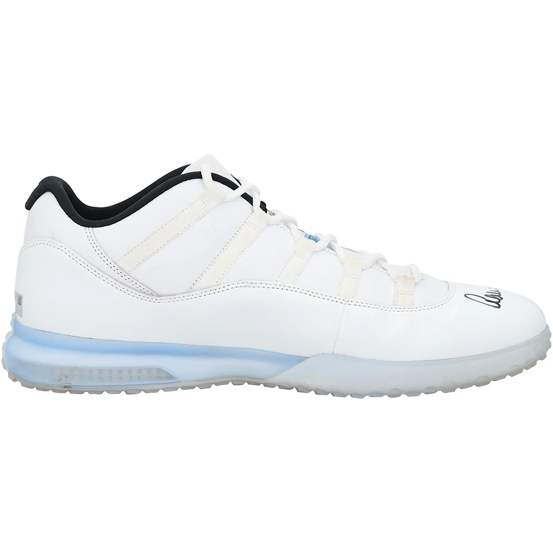 Chaussures Jordan blanches portées et autographiées par Aaron Judge, joueur des Yankees de New York, lors de la saison 2025 de la MLB